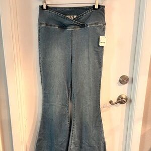 Free People  We the Free Venice Beach Flare Jeans Size 31 Short